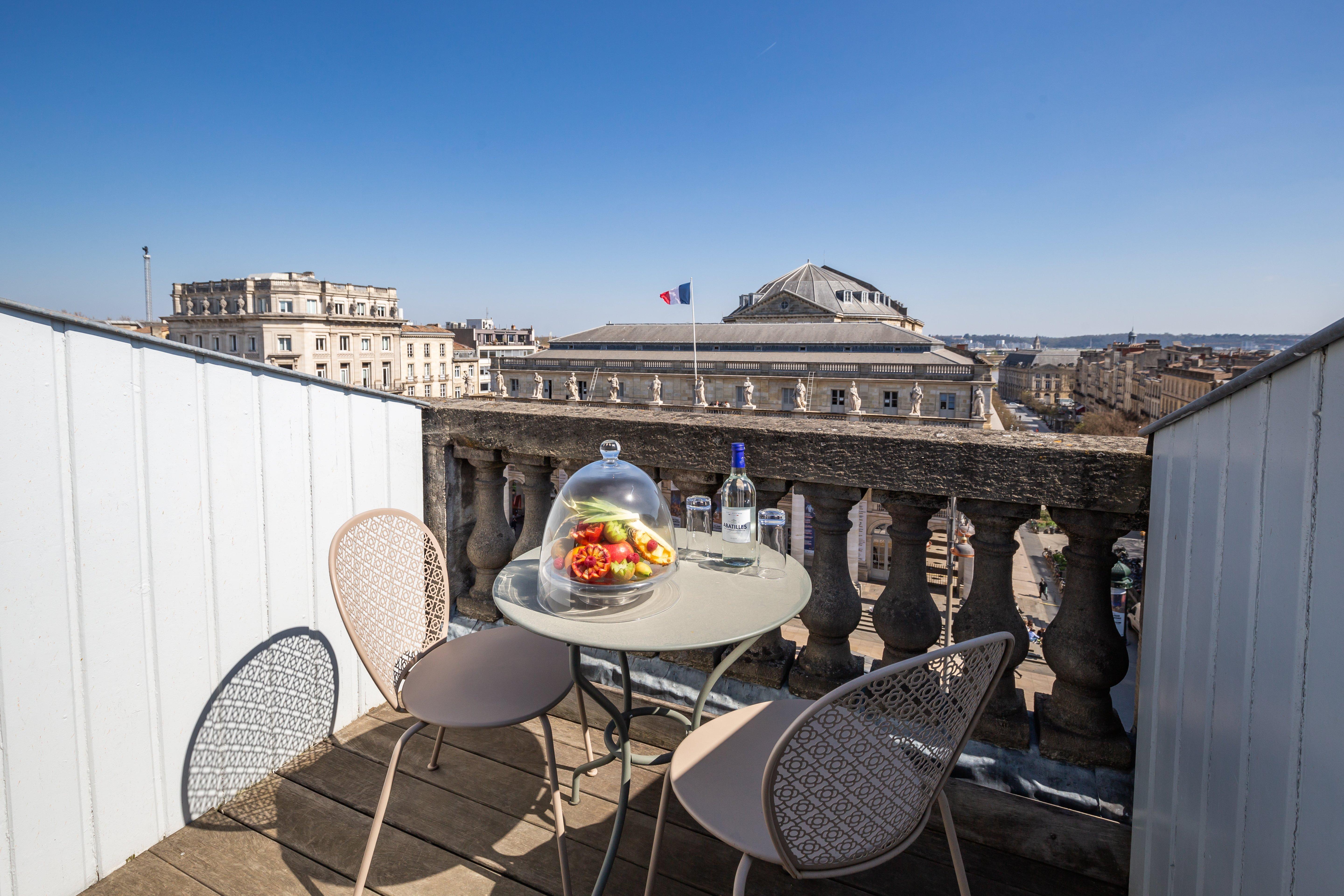 Intercontinental Bordeaux Le Grand Hotel By Ihg Dış mekan fotoğraf A balcony in Paris