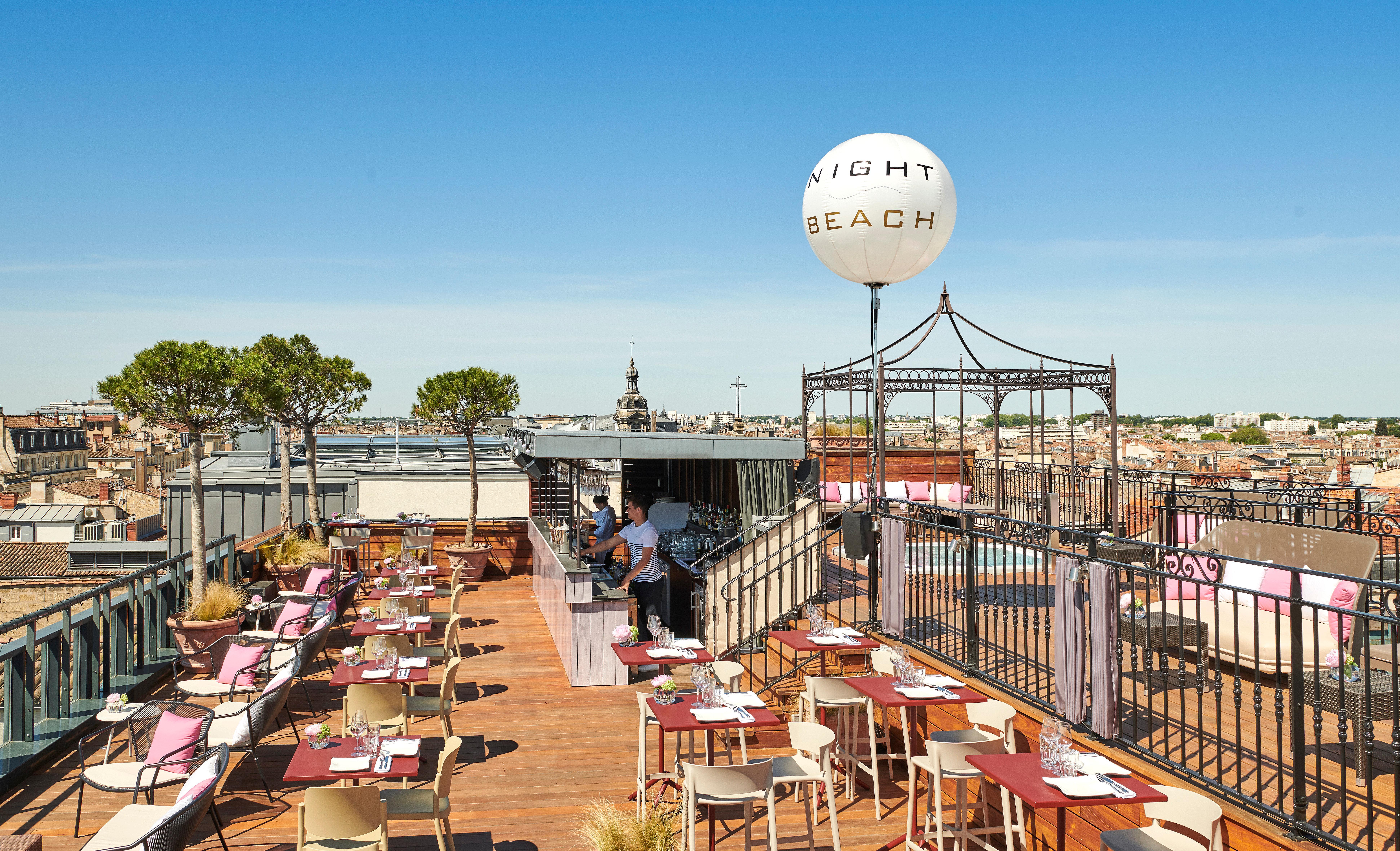 Intercontinental Bordeaux Le Grand Hotel By Ihg Dış mekan fotoğraf The rooftop of the hotel