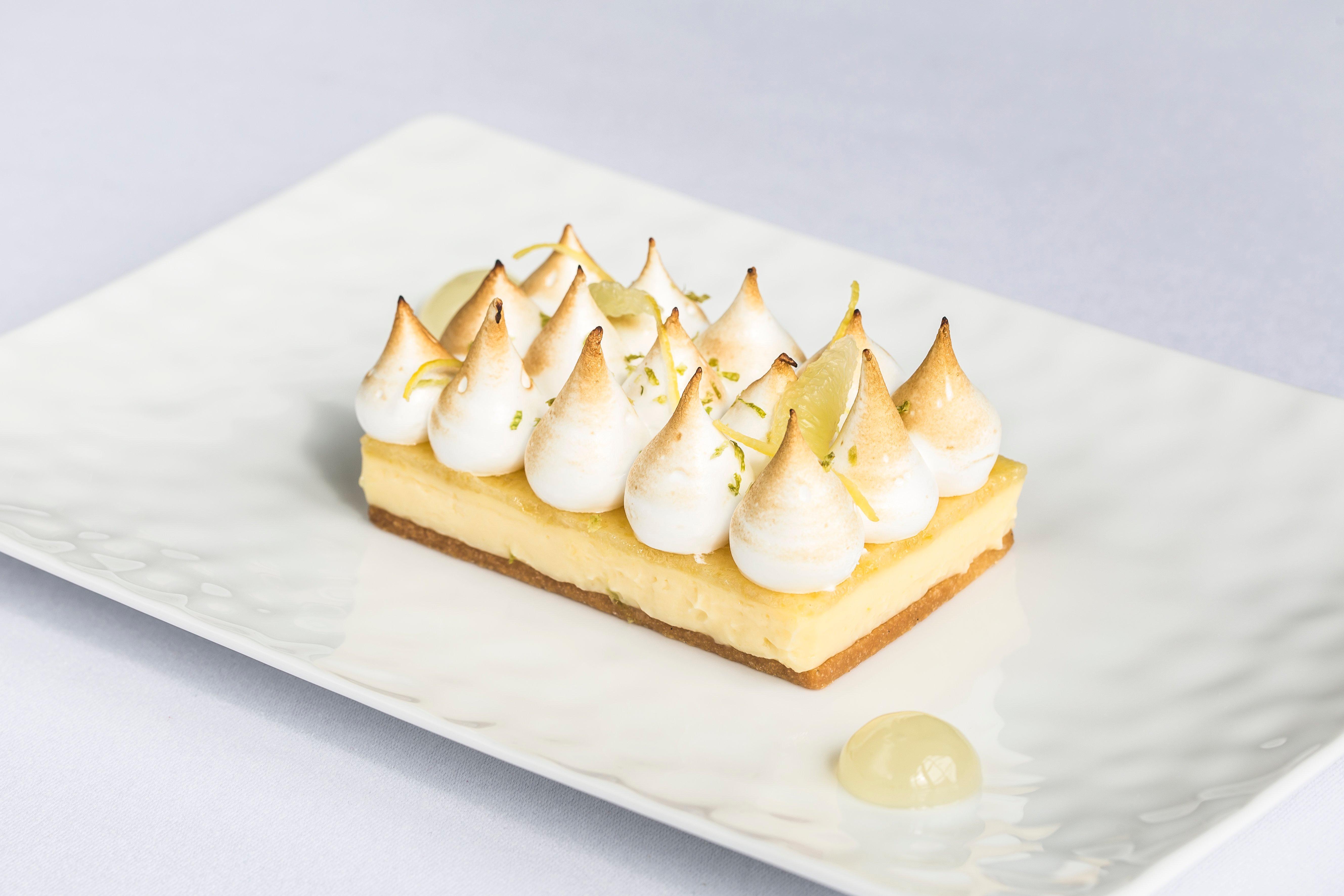 Intercontinental Bordeaux Le Grand Hotel By Ihg Dış mekan fotoğraf A lemon meringue tart
