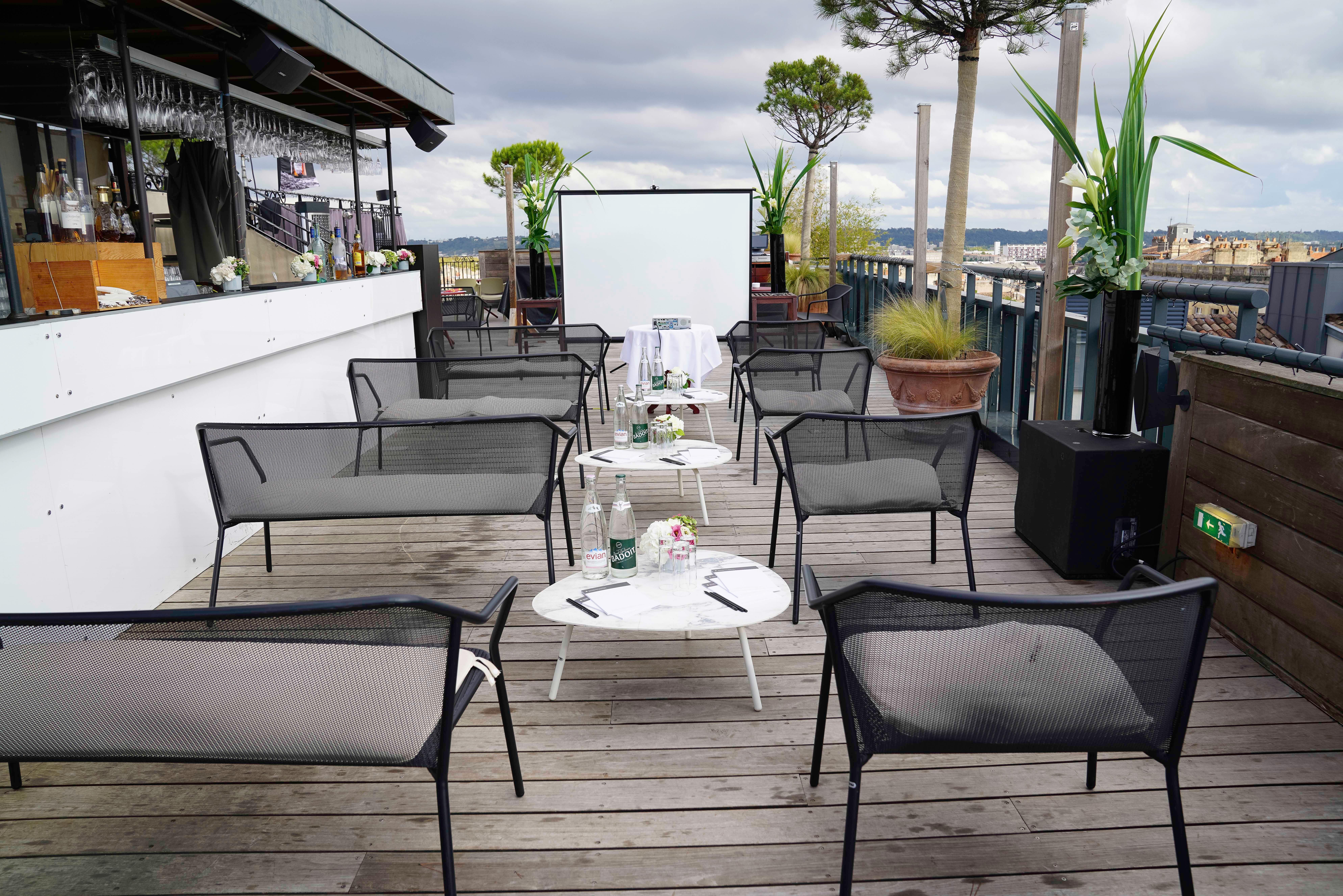 Intercontinental Bordeaux Le Grand Hotel By Ihg Dış mekan fotoğraf The rooftop bar