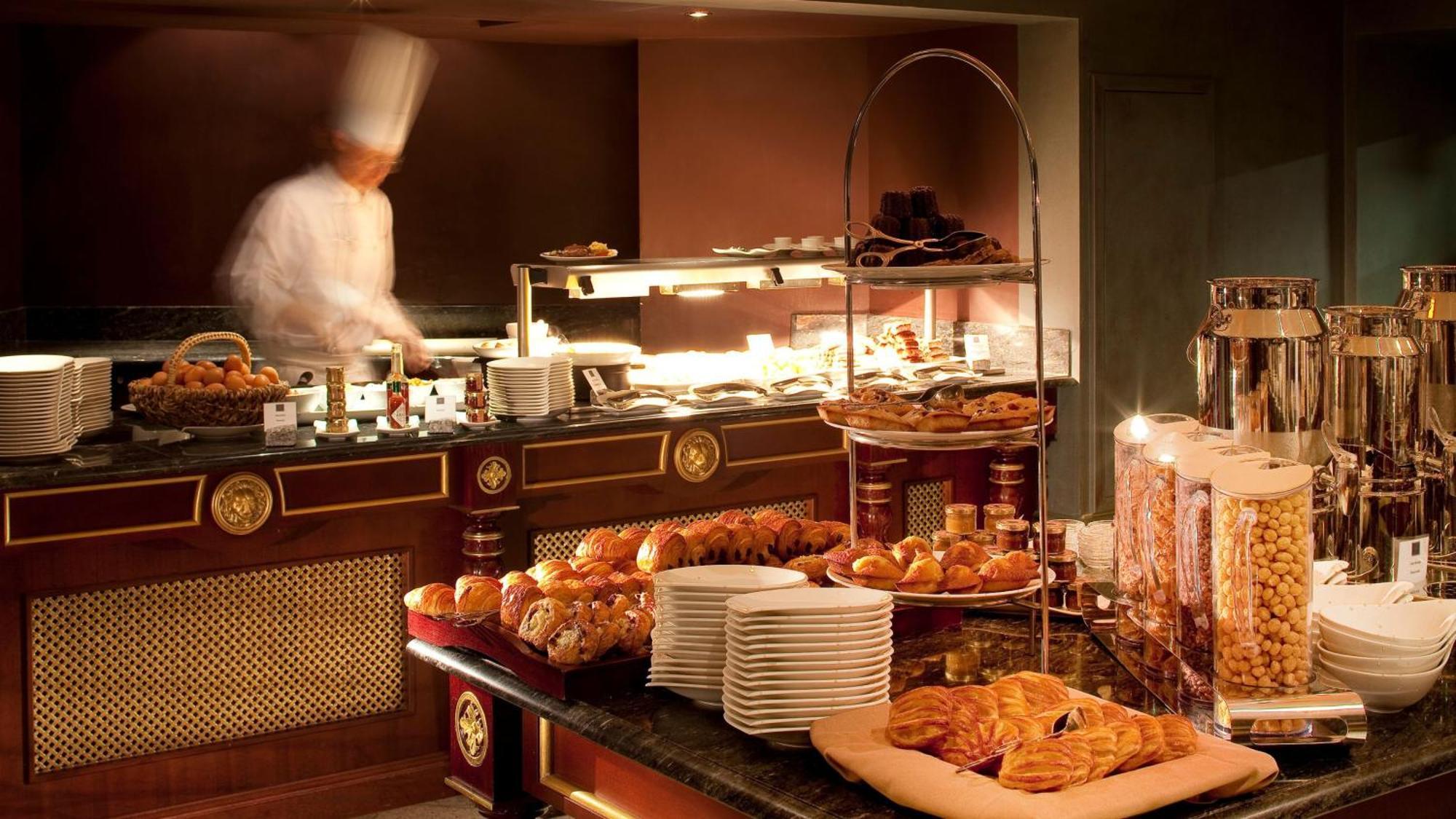 Intercontinental Bordeaux Le Grand Hotel By Ihg Dış mekan fotoğraf A buffet at a hotel
